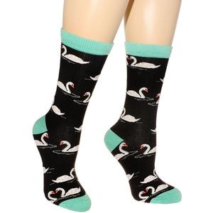 NEW Sweetheart Swans Crew Socks